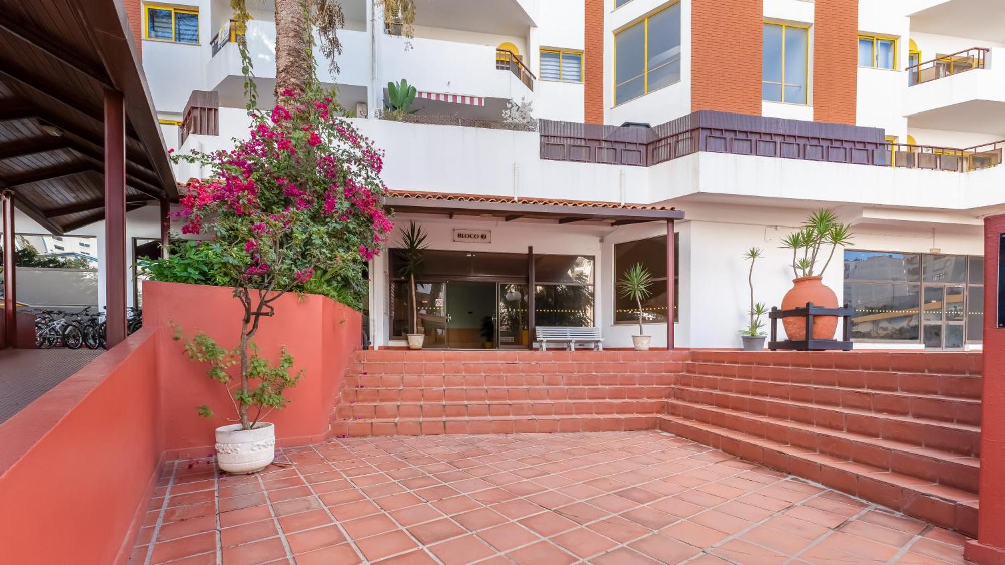 Red Velvet 1 Bdr Flat With Balcony By Lovelystay Portimão Extérieur photo