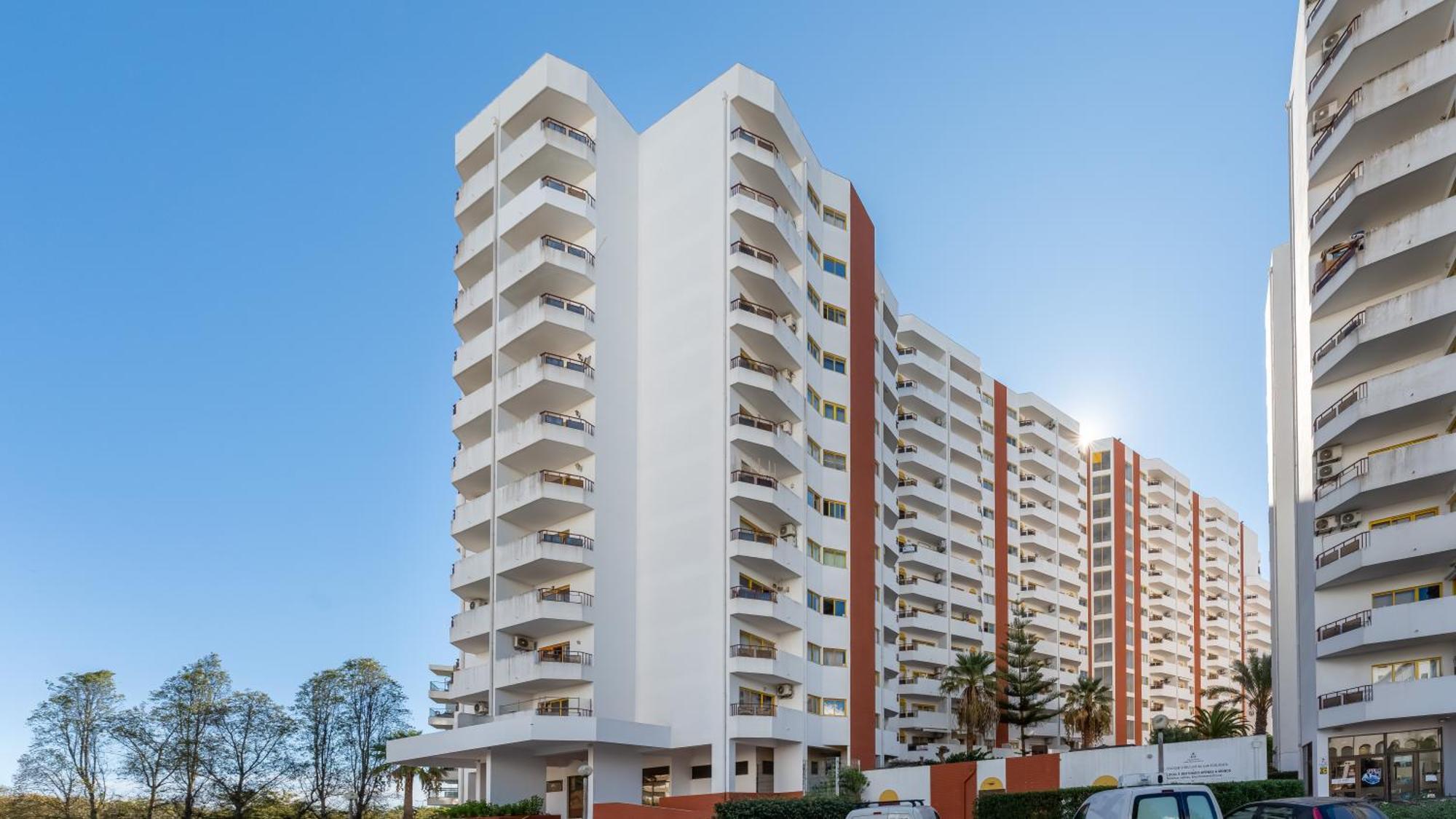 Red Velvet 1 Bdr Flat With Balcony By Lovelystay Portimão Extérieur photo