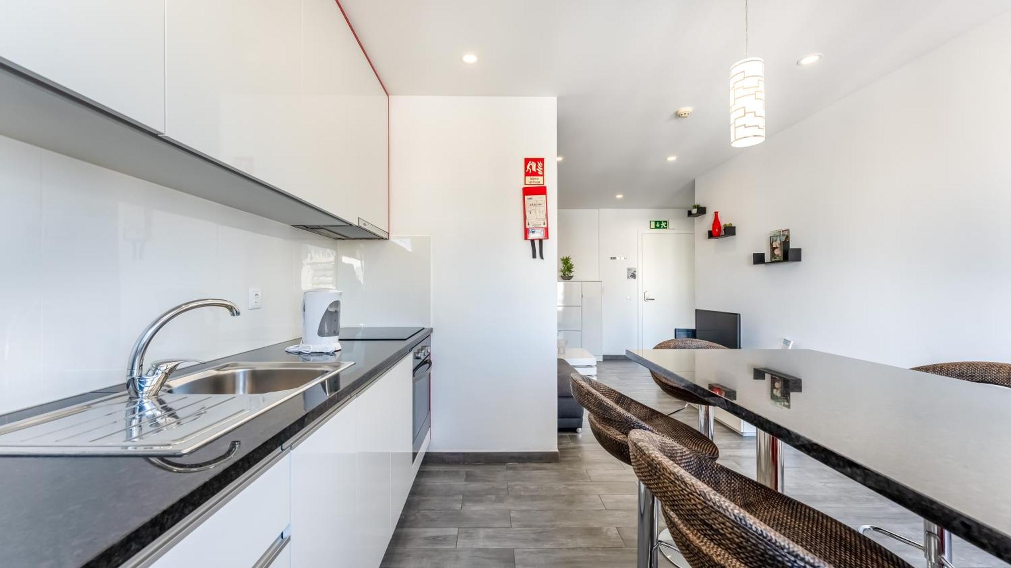 Red Velvet 1 Bdr Flat With Balcony By Lovelystay Portimão Extérieur photo